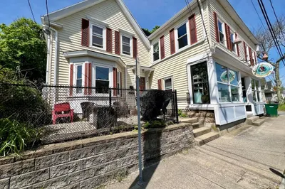 398 Court St #1 1
