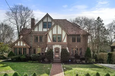 185 Valentine St