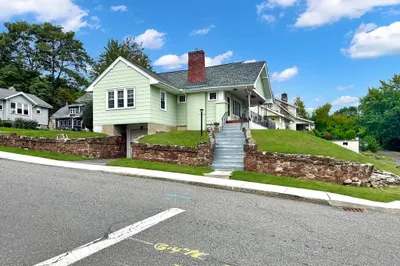 43 Woods Ave