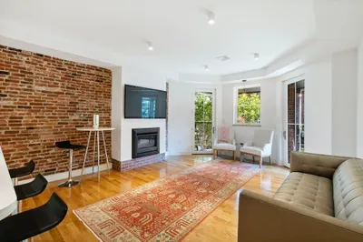 15 Regent Cir #1
