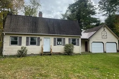 10 Robbins Rd