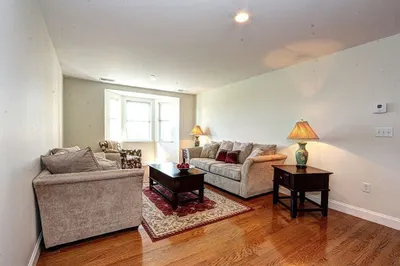 120 Wyllis Ave #118 1