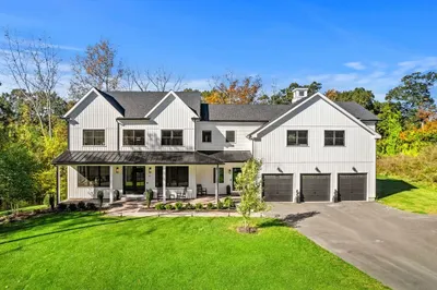 35 Hitching Post Road