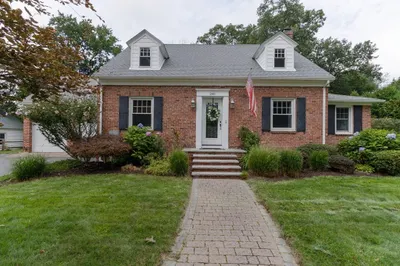 260 Williams St 1
