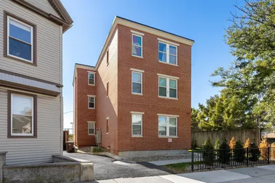 81 Chelsea St 1