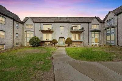 100 Oak Ln #1