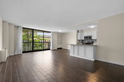 60 Longwood Ave #307
