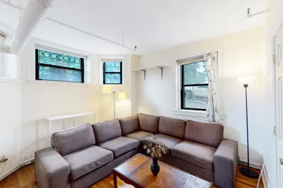 137 Peterborough St #32 1