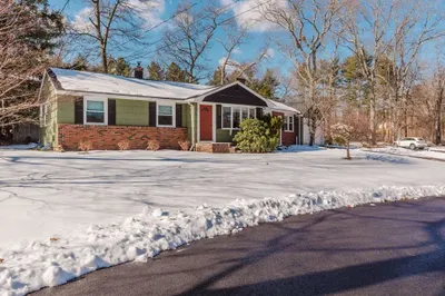 91 Bassick Cir 1