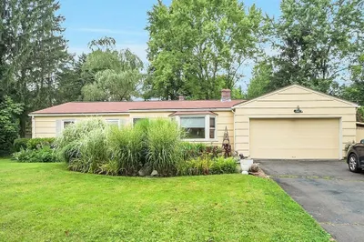95 Columbia Dr 1