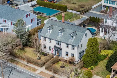 229 Hawthorn St 1