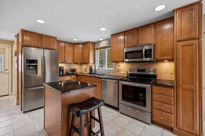 8 Dighton Rd 1