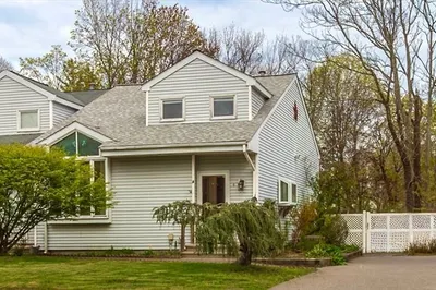4 Lauren Dr #4 1