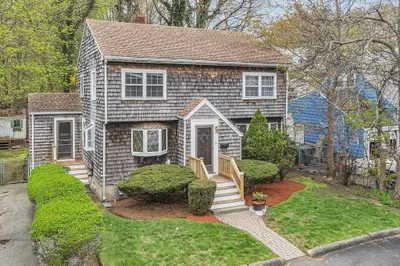 12 W Sigourney St