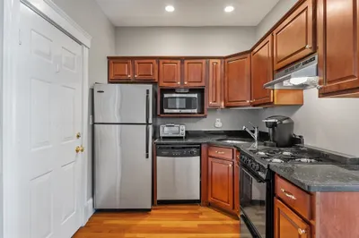 177 W 6th St #4
