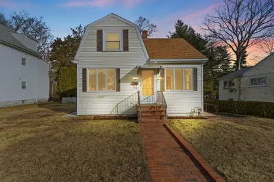 153 Oak St 1