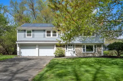 46 Angelica Dr 1