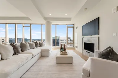 135 Seaport Blvd #PH3B 1