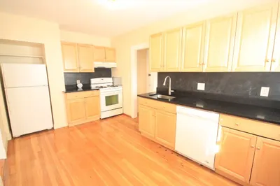 136 Spring St #3R