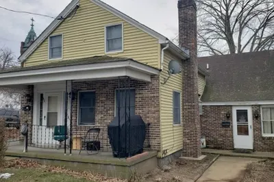 60-62 Pleasant Street 1