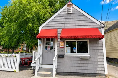 160 Lynn Street 1