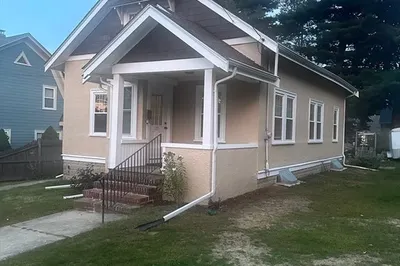 32 Harding Ave