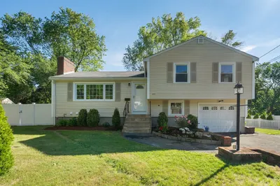 221 Totten Pond Rd 1