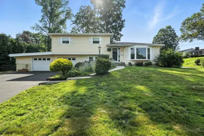 6 Mount Tom Ave 1
