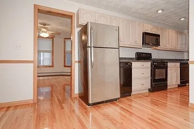 24 Burnside Ave #24