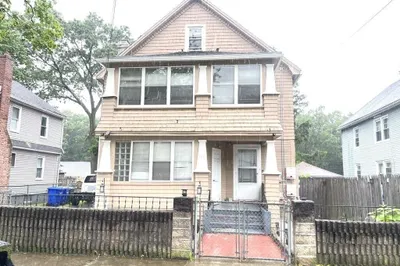 98-100 Fenwick St 1