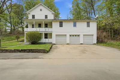 10 Crescent St