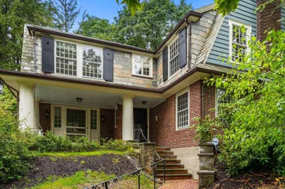 292 Pond St 1