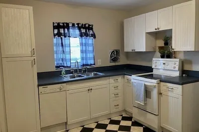 1 Boardman St #4