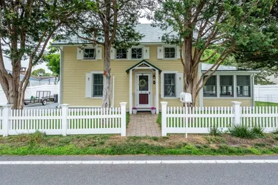 99 Earle Rd 1