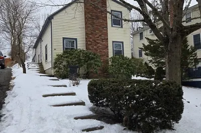 60 Maverick St