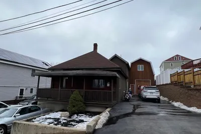 73 Thurlow Ave 1