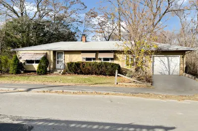 9 Westwood Dr 1