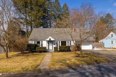 16 Janet Cir 1