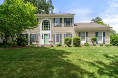 15 Winthrop Dr 1