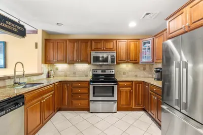 5 Hobart Ln #5