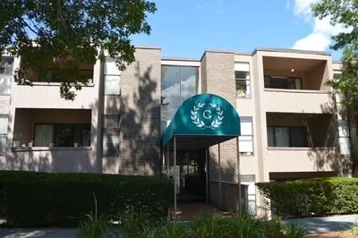 68 Shrewsbury Green Dr #F 1