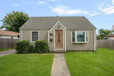 10 Sidney Ave 1