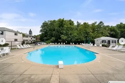 128 Lake Shore Rd #1 1