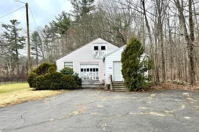 200 Narrows Rd