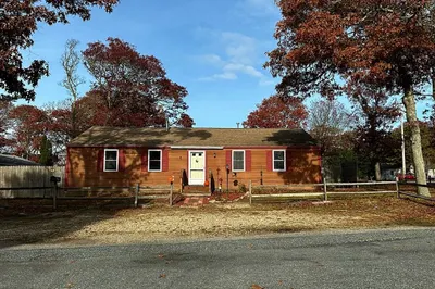 18-20 Wampanoag Rd
