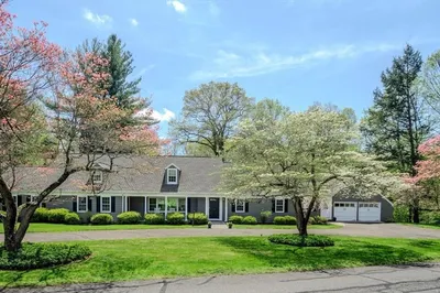 29 York Dr 1