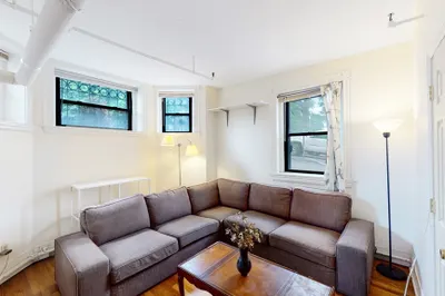137 Peterborough St #32 1