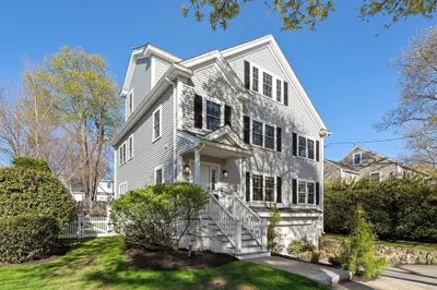 152 Charlton St