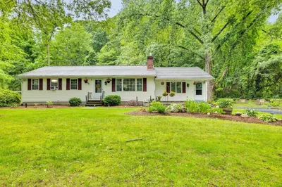 1058 Russell Rd 1