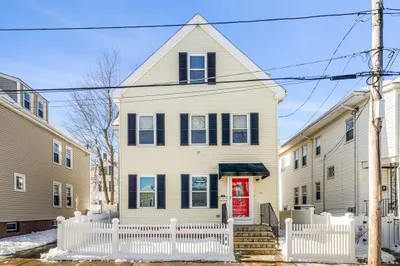16 Circuit St
